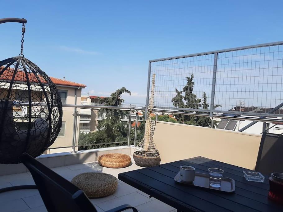 Όμορφο Διαμέρισμα- Σοφίτα Με Υπέροχη Θεα Saloniki Zewnętrze zdjęcie